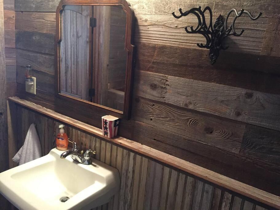 8Th St. Cowboy Haus I Biker Friendly I River Bandera megye Kültér fotó